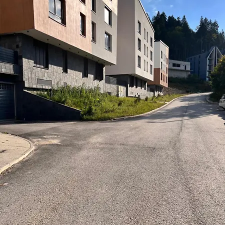 The New Wild Sa Garaznim Mjestom アパート *